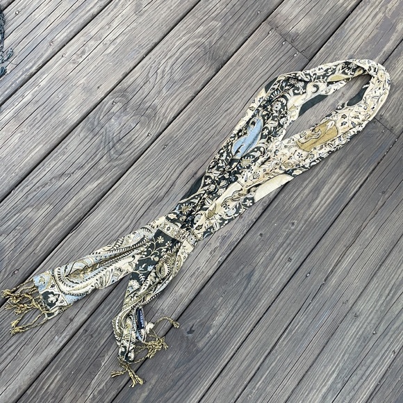 Culture shop Black Creme and Gold scarf paisley - Picture 3 of 4